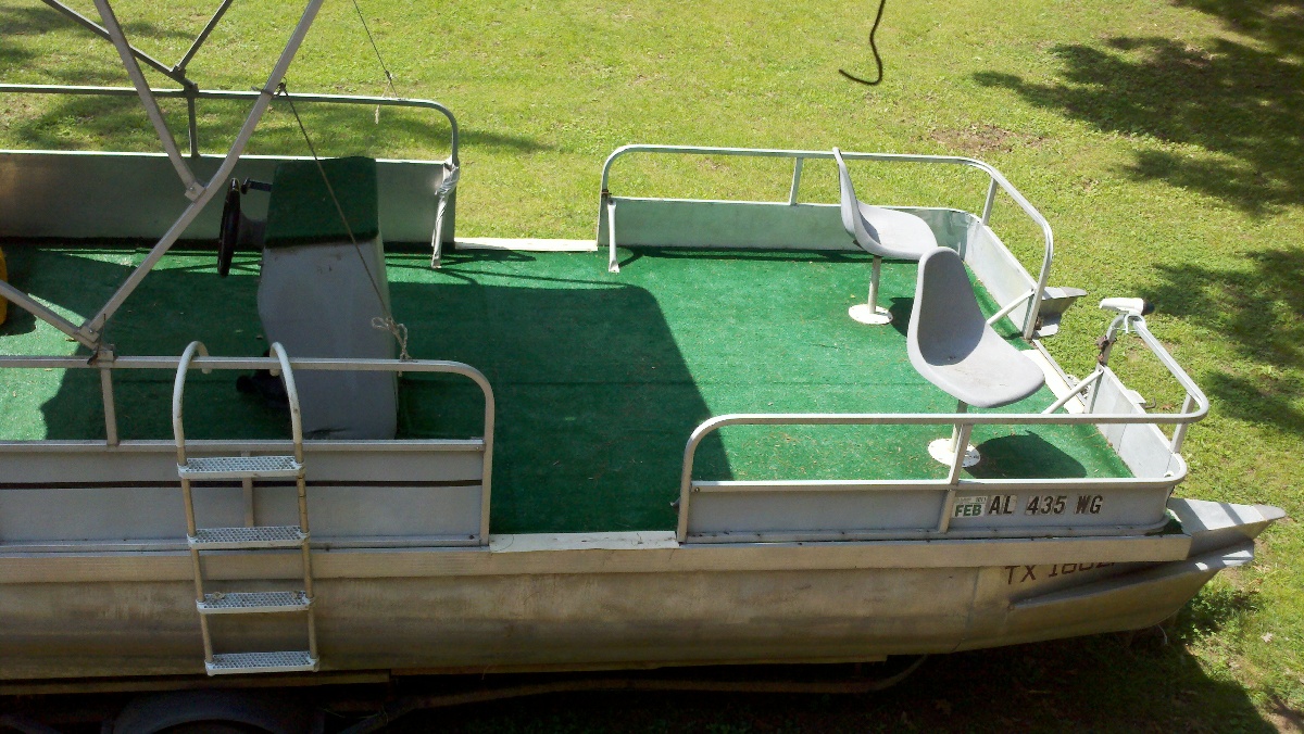 Lowe Pontoon Boat w/ 48 HP Evinrude 1,750 Muscle Shoals, Alabama